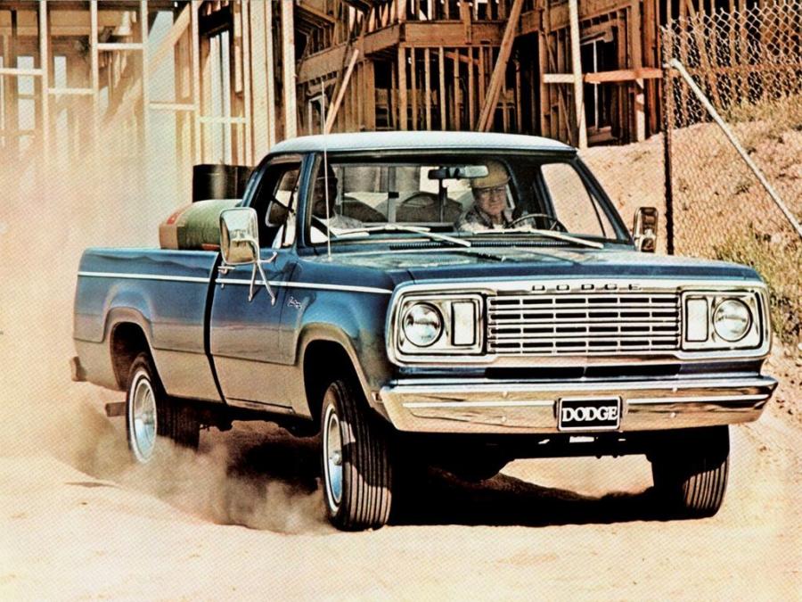  Dodge W100 Custom Pickup 1977 года  (фото 1 из 1)